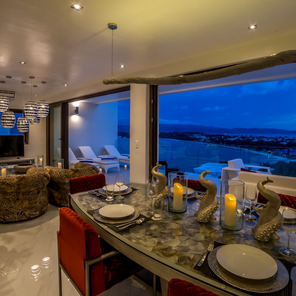 Dinner time has never been this awesome with a panoramic view.