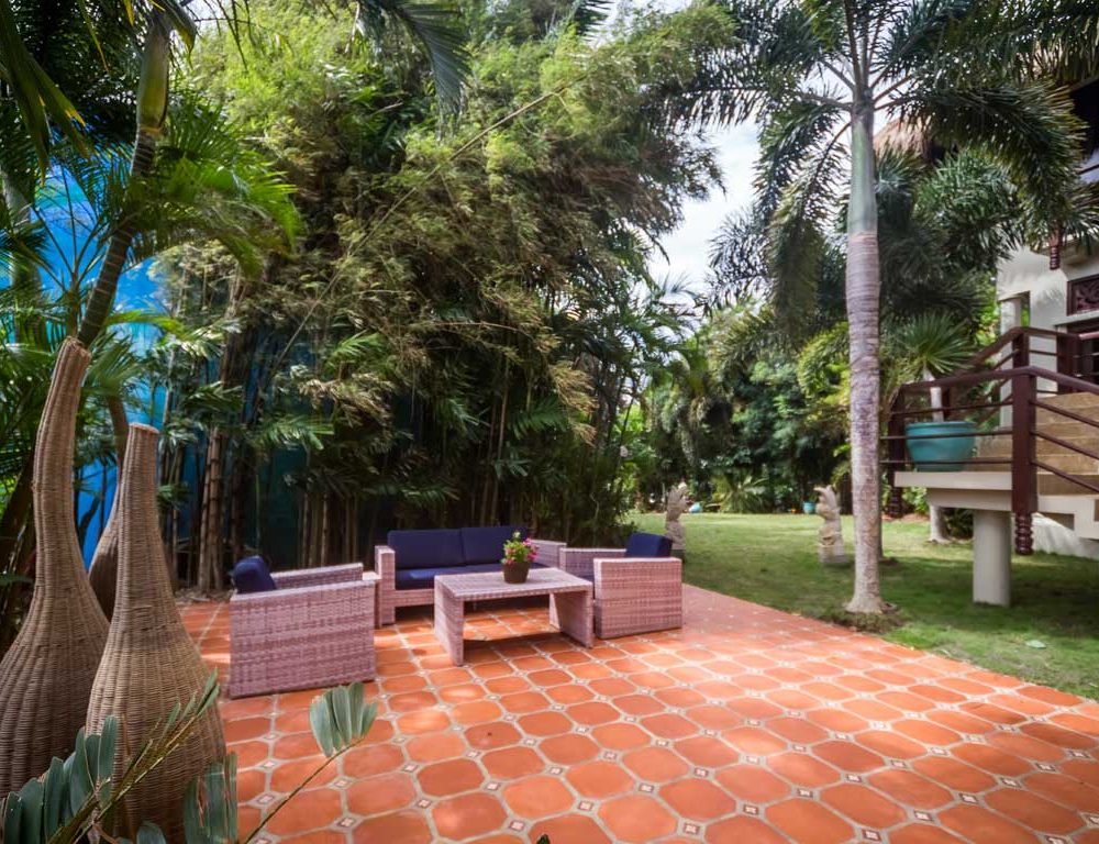 A relaxing stay at the lanai with its manicured lawn and tropical plants will surely add a peaceful and happy ambience to complete your dream vacation.
